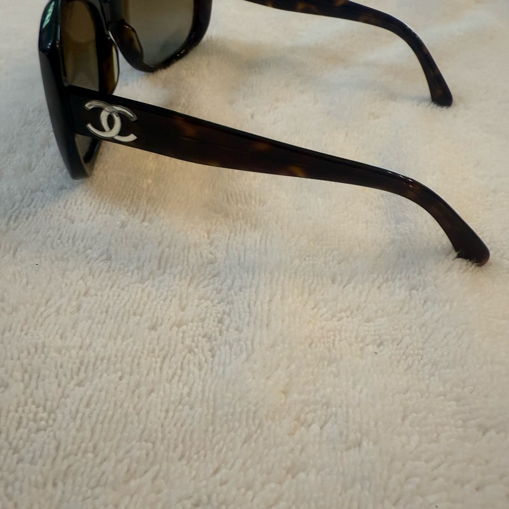 Chanel  Sunglasses + Case + Shopping Bag - Picture 8 of 13